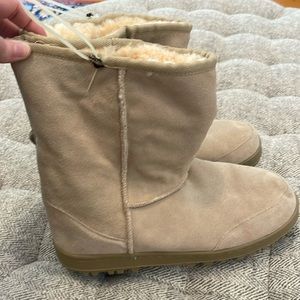 Australian Boot Company classic shearling boots in sand size W 11/M 10